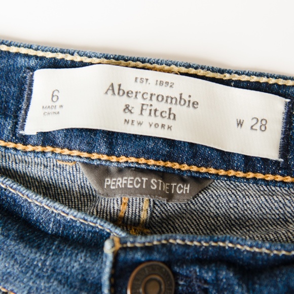 Abercrombie & Fitch Dark Denim Perfect Stretch Cuffed Shorts Size 6/W28 - Picture 10 of 13